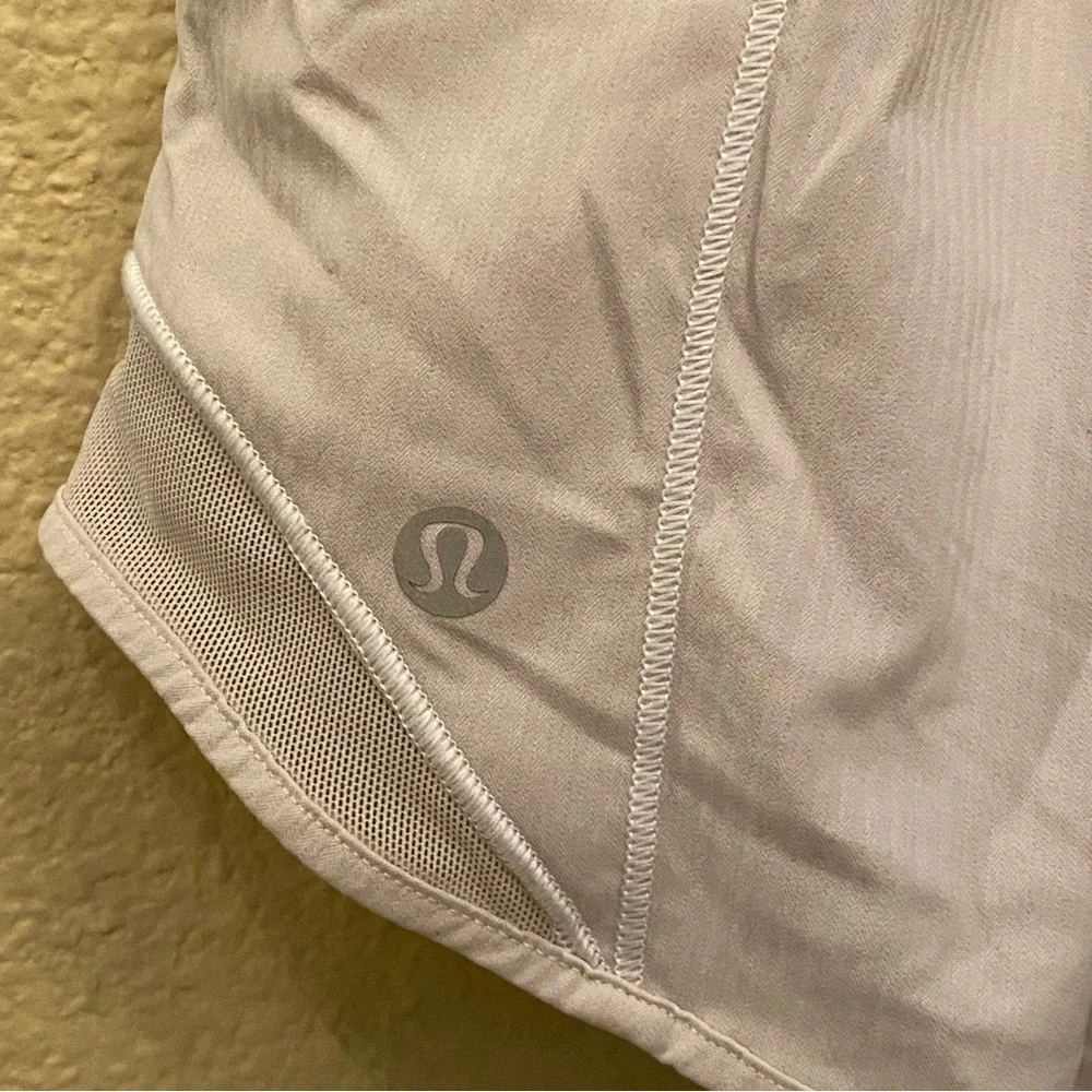 LULULEMON Light Cream Lined Mesh Hem Athletic Shorts Size 4